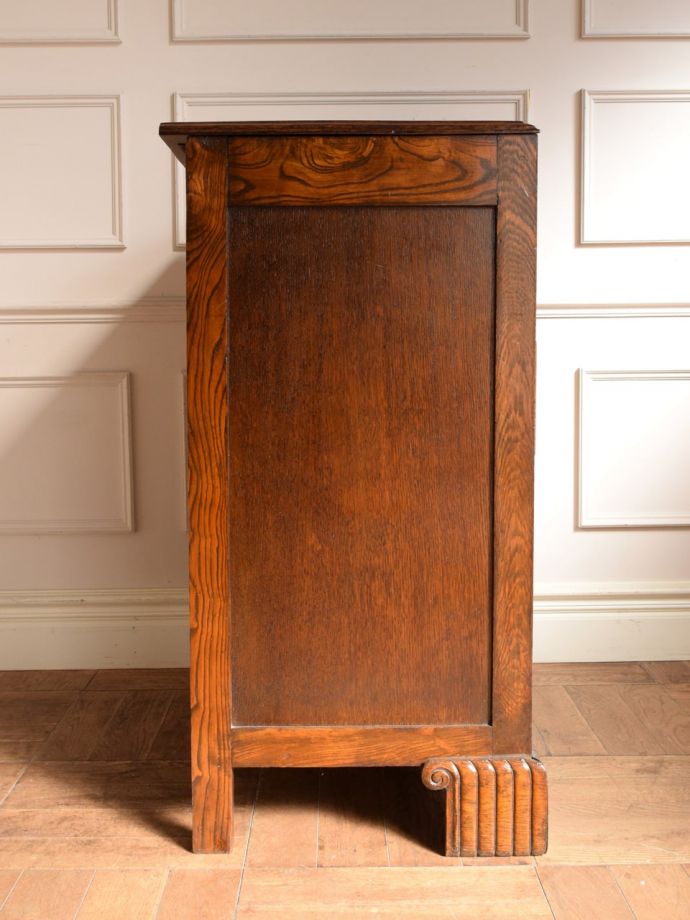 チェストの側面