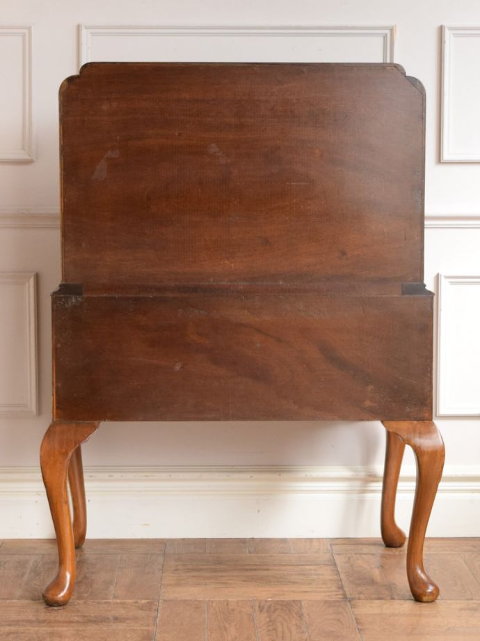 ビューローの後ろ姿