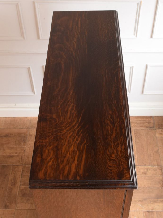 キャビネットの天板