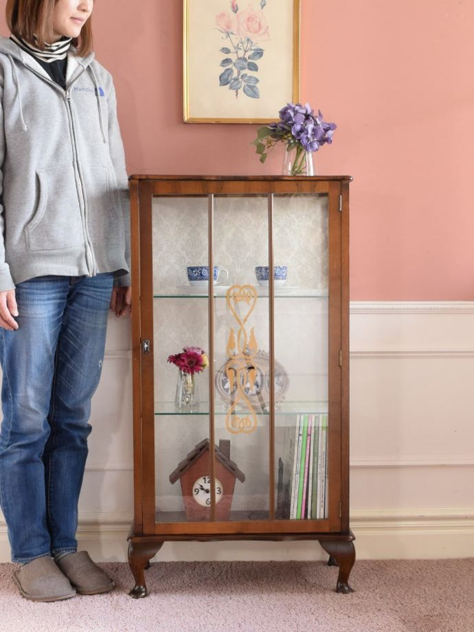 英国アンティークのガラスキャビネット
