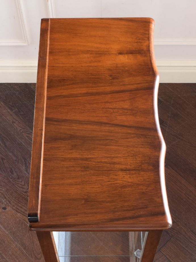 アンティークキャビネットの天板