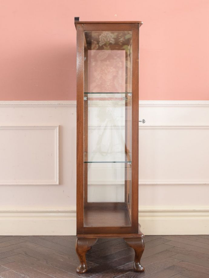 キャビネットの側面