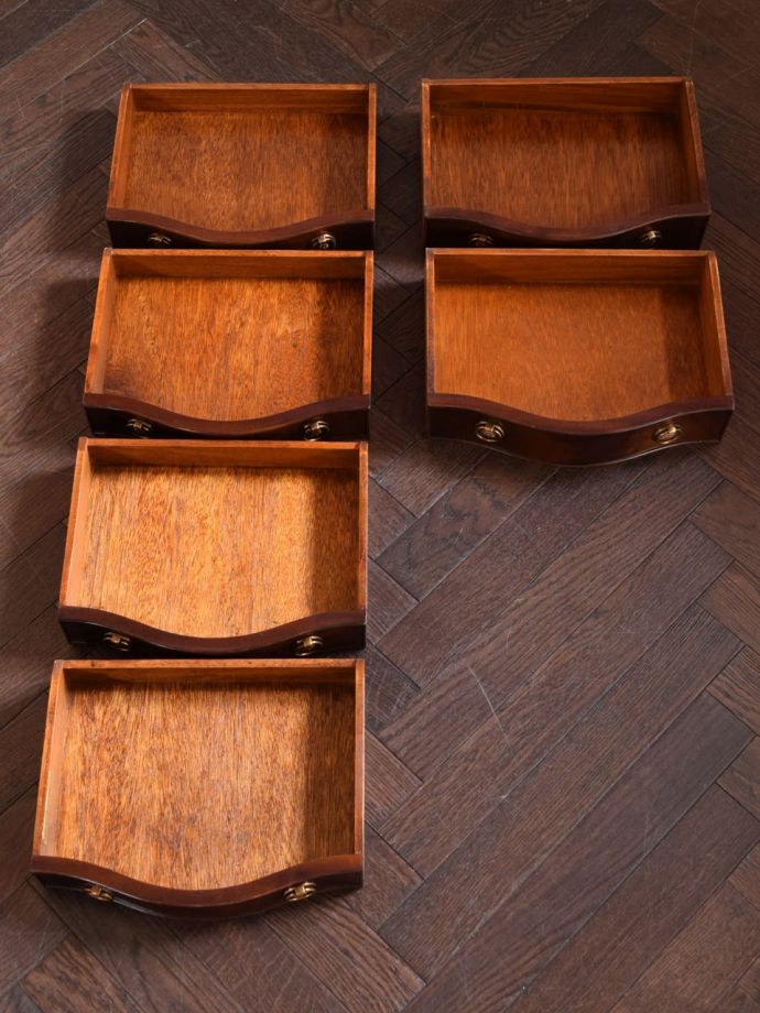 チェストの引き出しの中