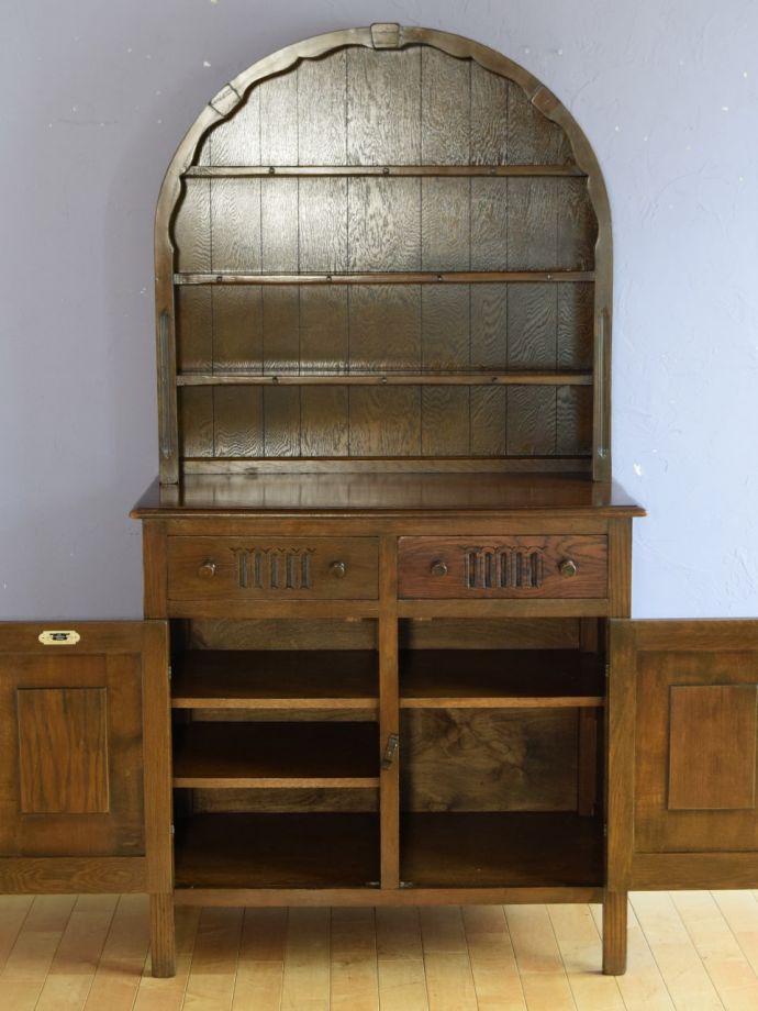 アンティークキャビネットの扉の中