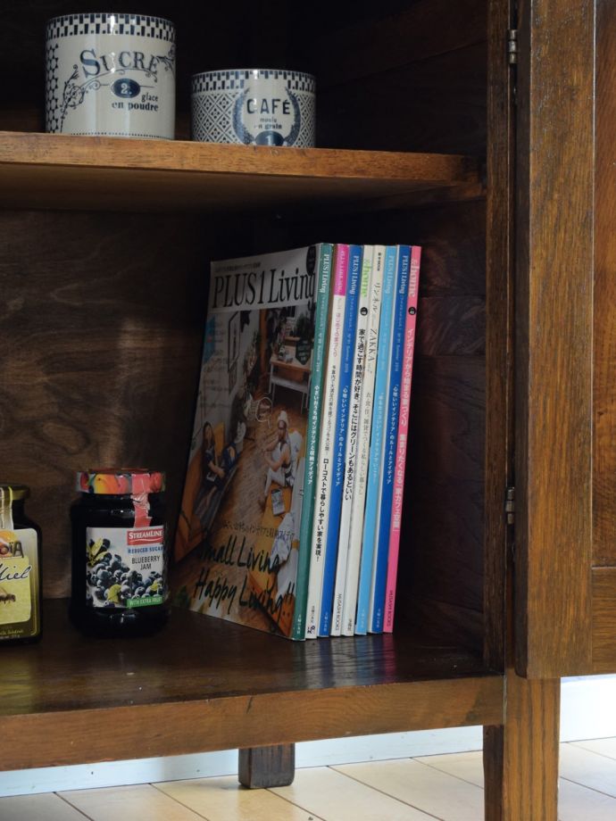 収納たっぷりのキャビネット