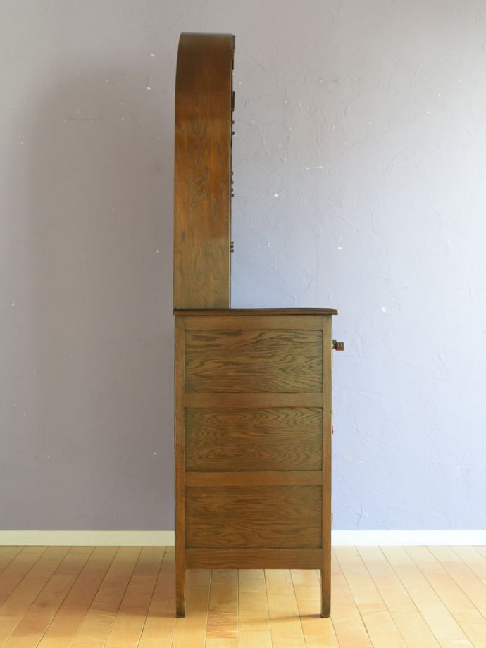 オープンシェルフの側面