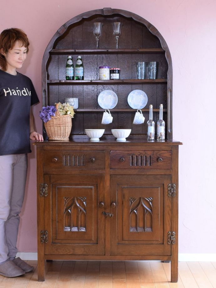 アンティークのオープンシェルフキャビネット