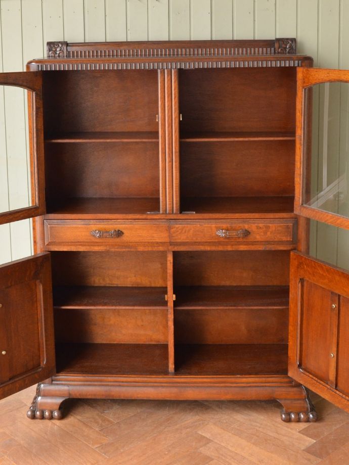 アンティークキャビネット扉の中