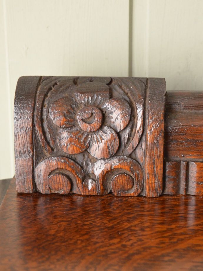 キャビネットの装飾