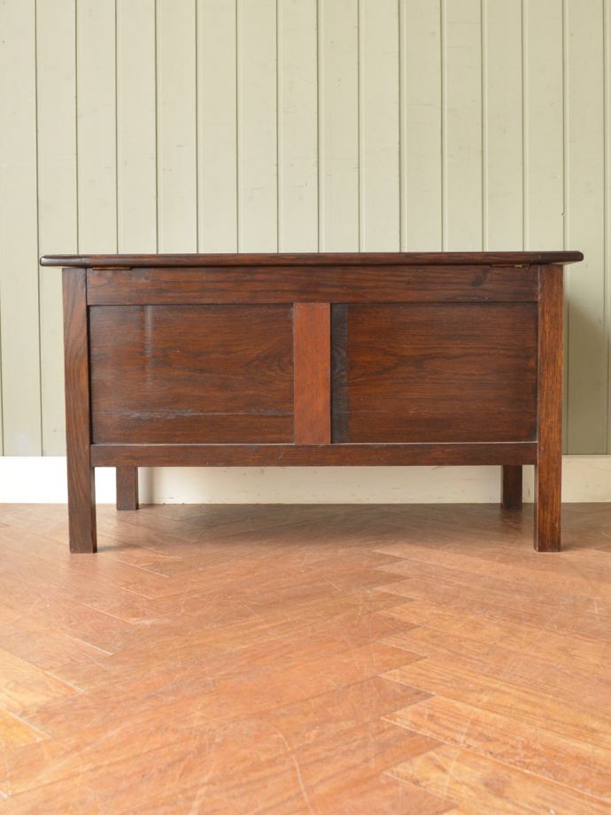 ブランケットボックスの後ろ姿