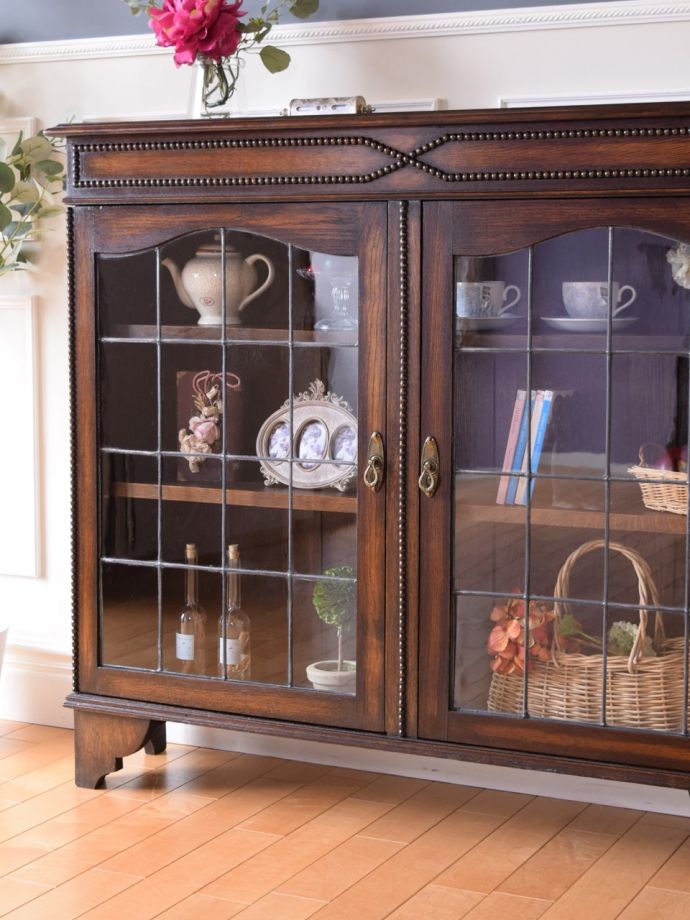 アンティーク家具らしさが漂うキャビネット