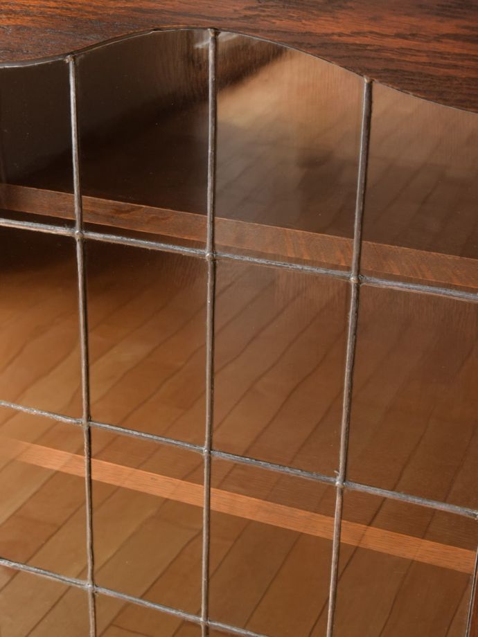 ステンドグラスの扉