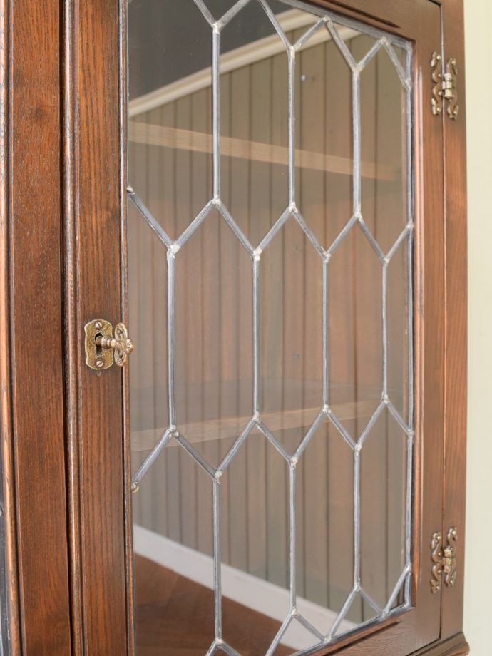 ステンドグラスの扉