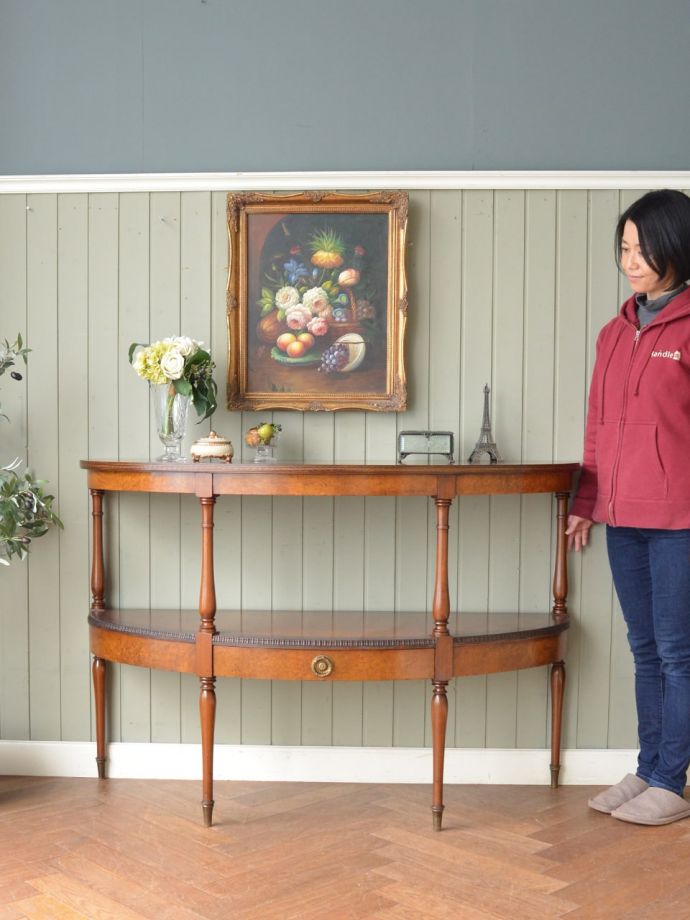 アンティークのコンソールテーブル