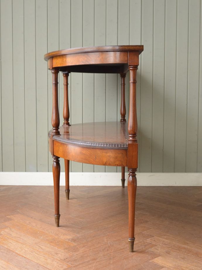 コンソールテーブルの側面