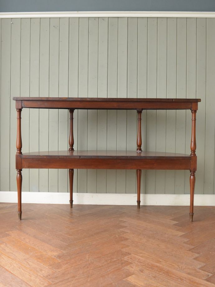 コンソールテーブルの後ろ姿