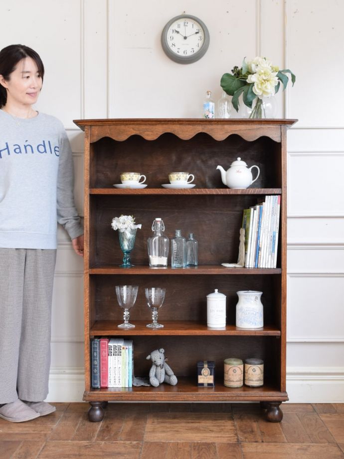 アンティークのオープンシェルフ
