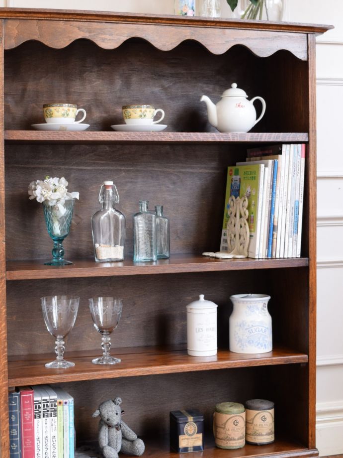 アンティーク家具らしい美しい木目