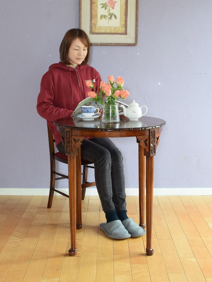 アンティークのオケージョナルテーブル