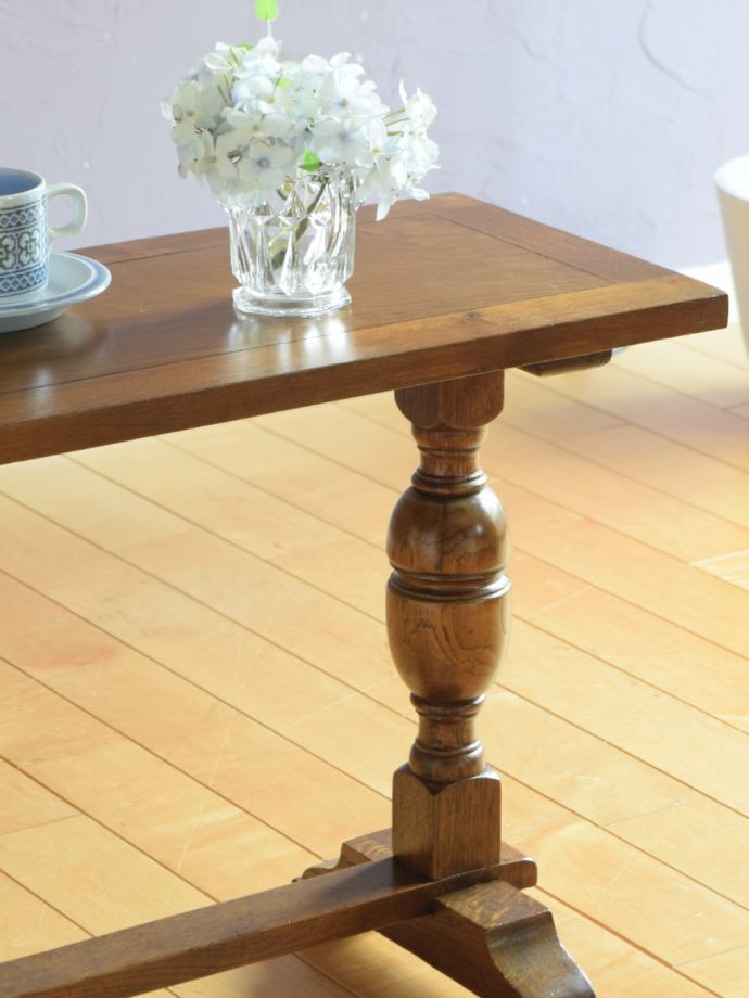 英国のアンティーク家具らしいデザイン