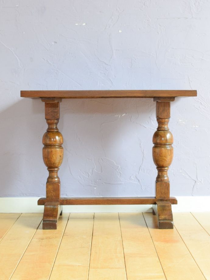 コーヒーテーブルの側面