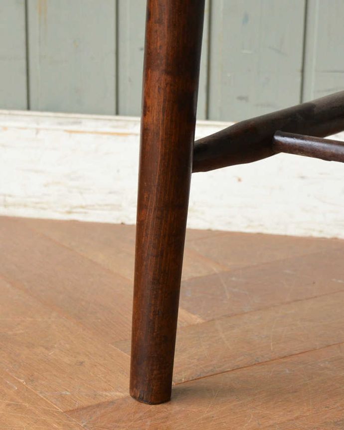 アンティークチェアの脚