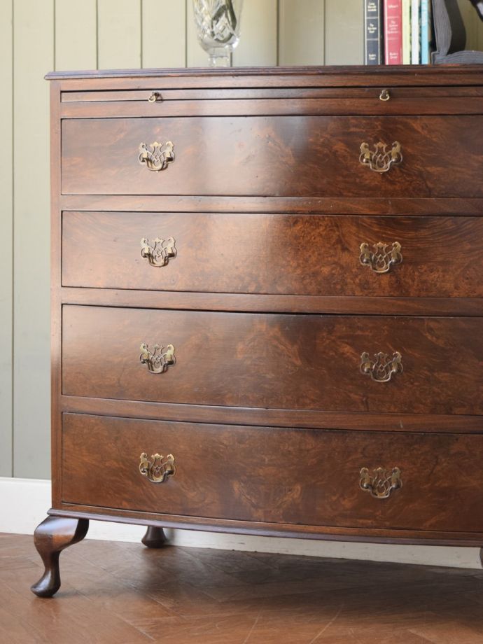 アンティークチェストの美しい木目