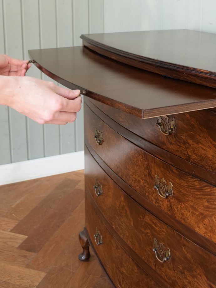 便利に使える作業台付き