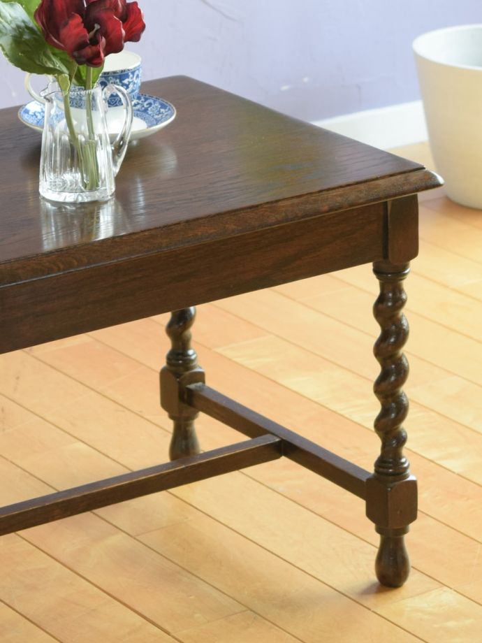 英国のアンティーク家具らしいデザイン