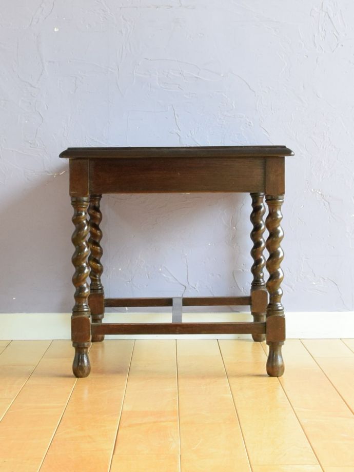 コーヒーテーブルの側面