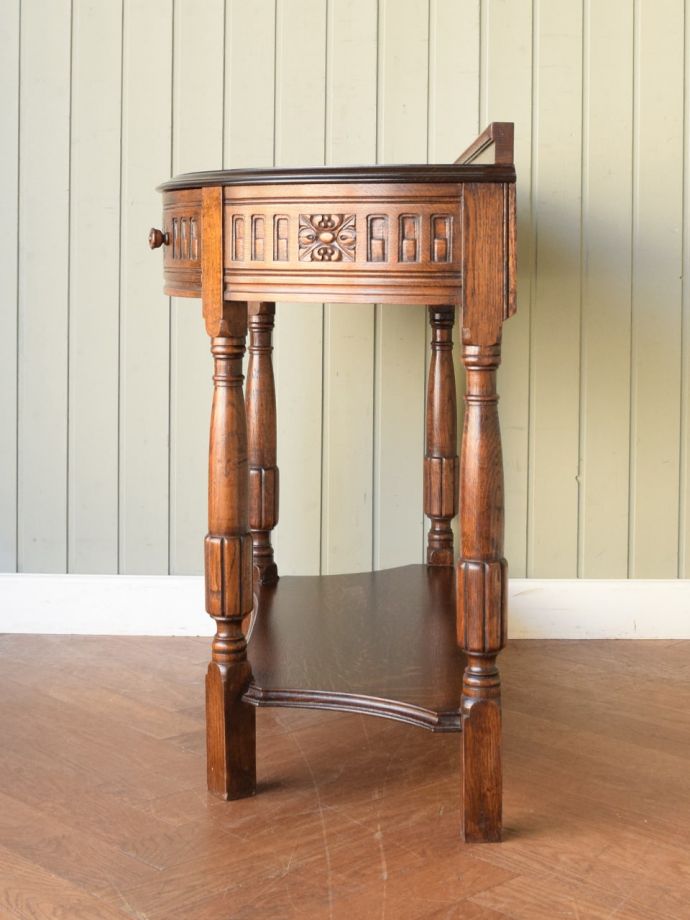 コンソールテーブルの側面