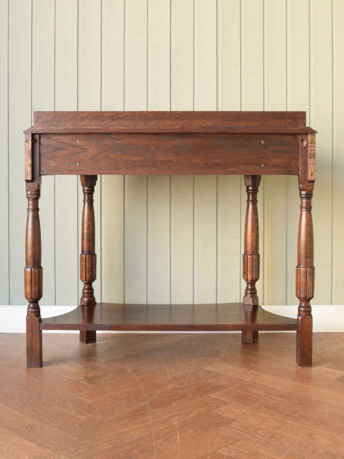 コンソールテーブルの後ろ姿