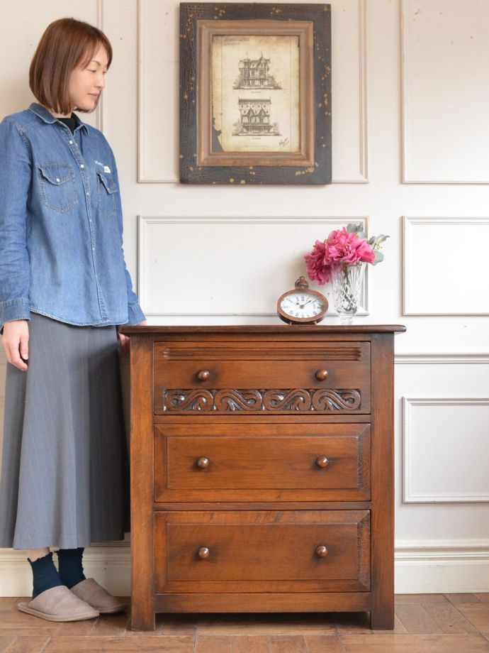 英国アンティークのチェスト