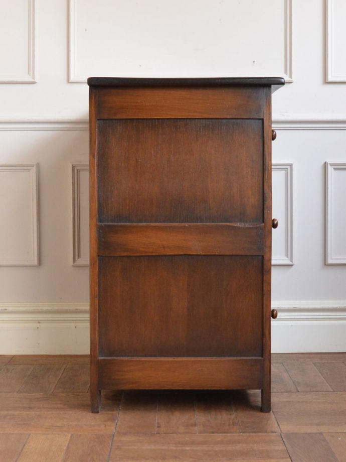 チェストの側面