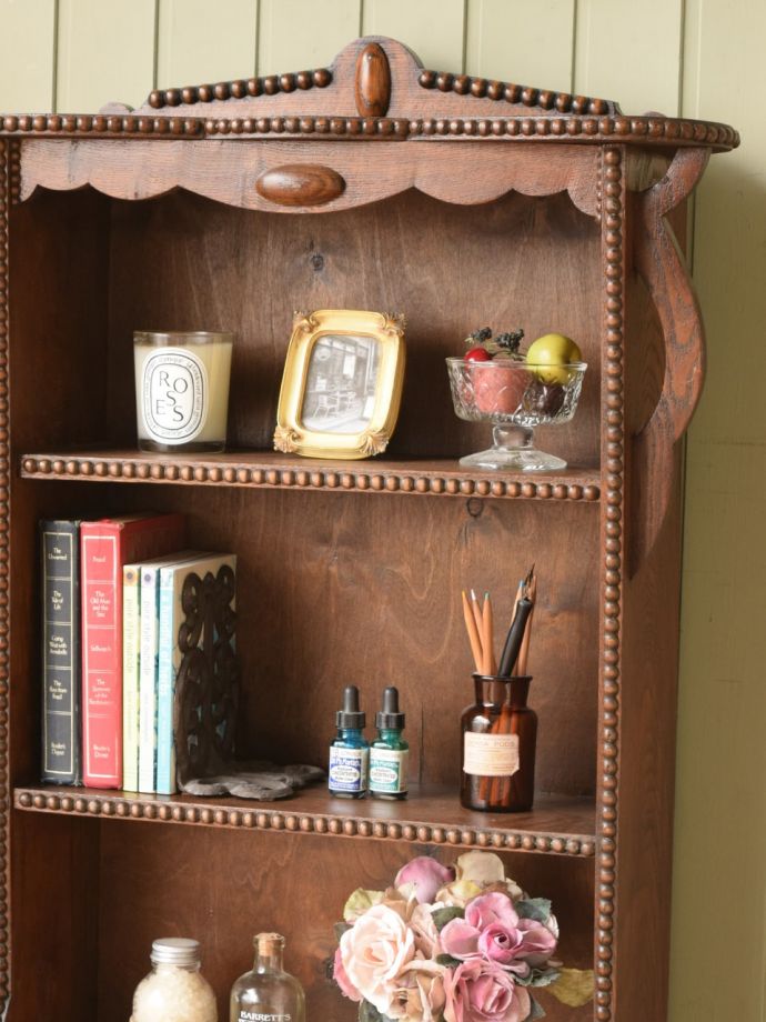 アンティーク家具らしい美しい木目