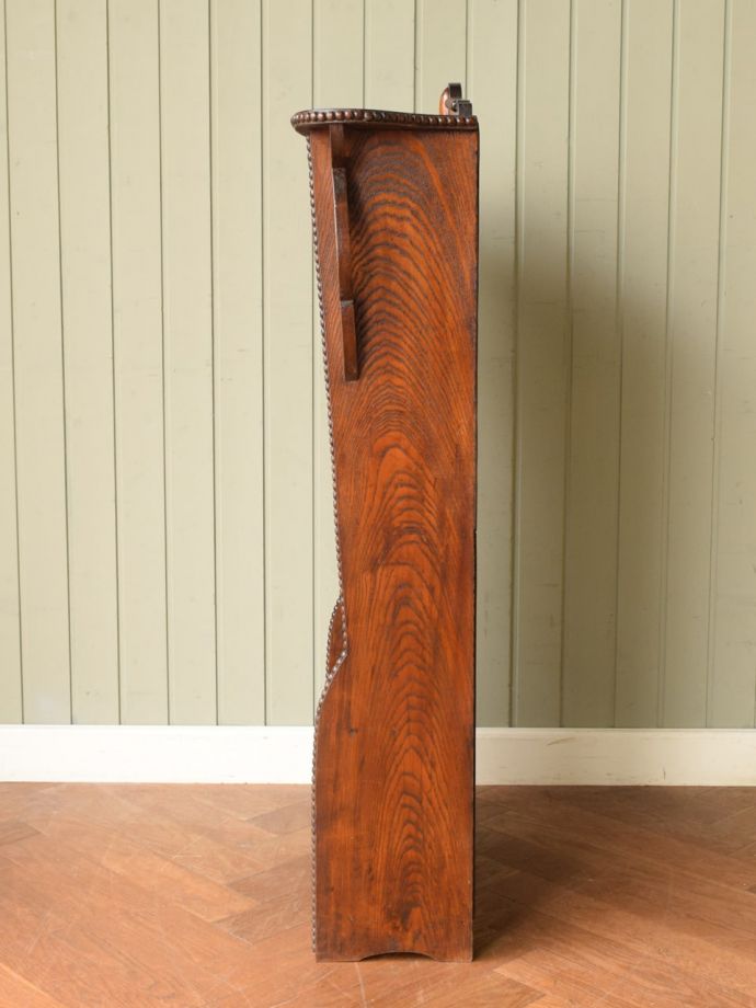 オープンシェルフの側面