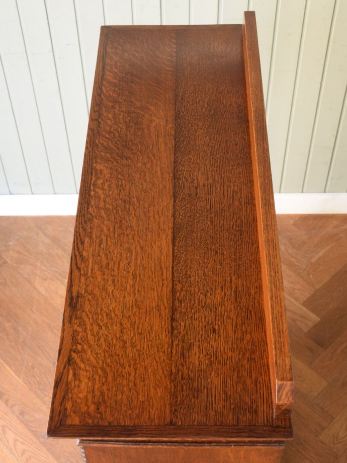 キャビネットの天板