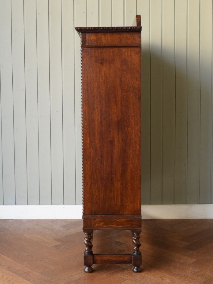 キャビネットの側面