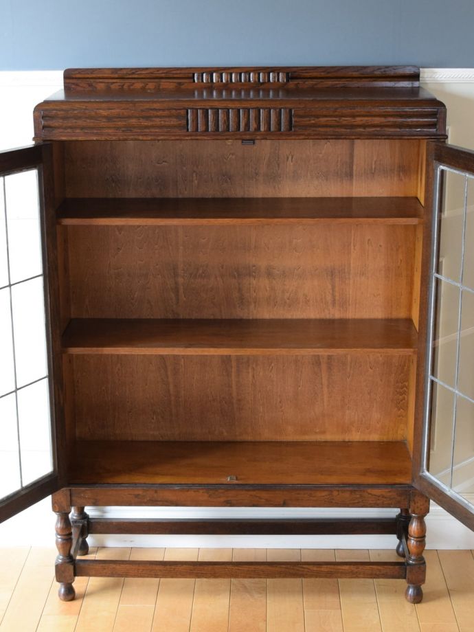 キャビネットの扉の中