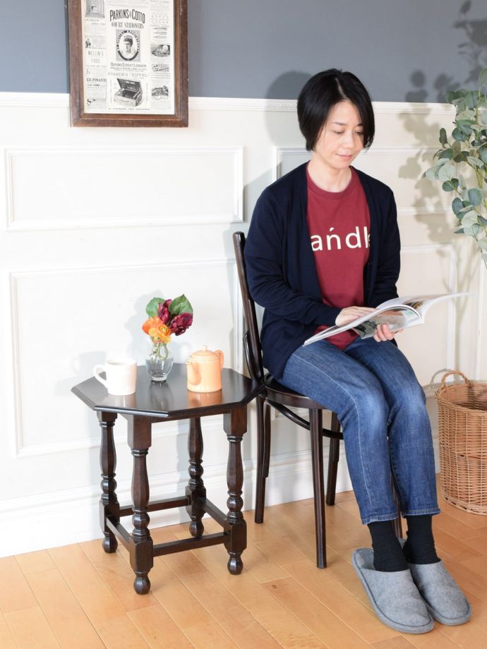 アンティークのサイドテーブル