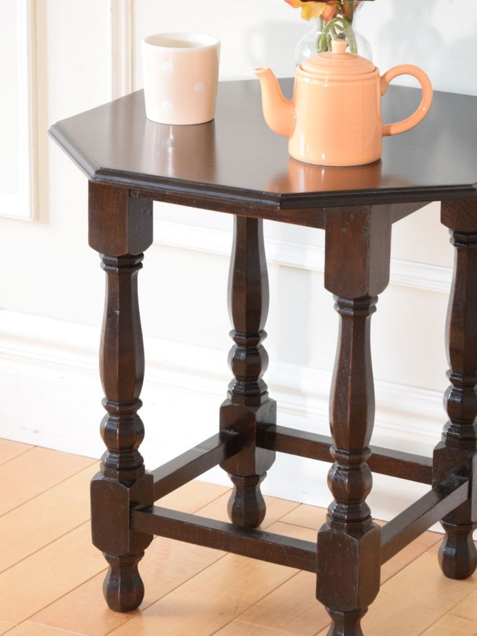 英国のアンティーク家具らしいデザイン