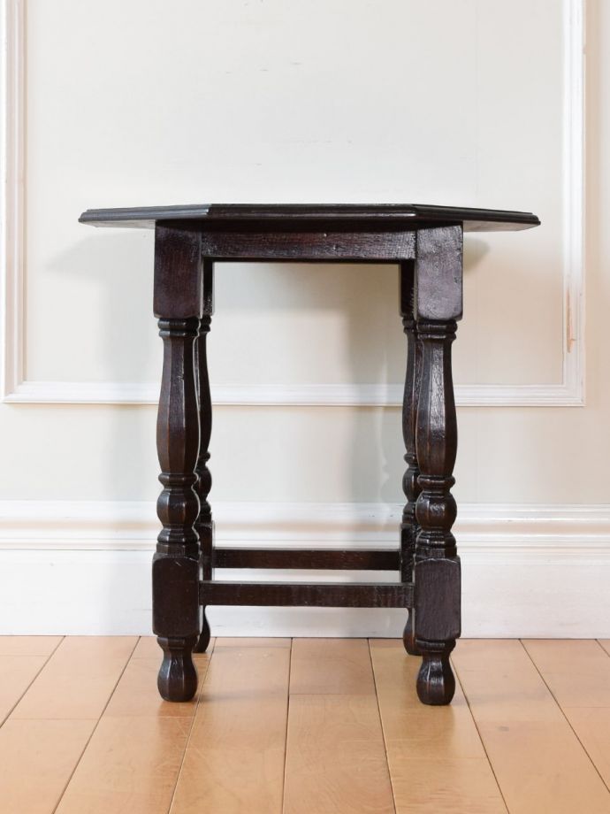 サイドテーブルの側面