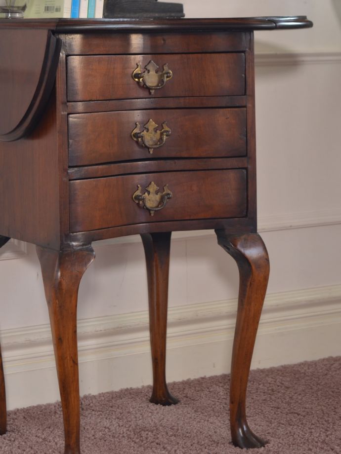 アンティークチェストの美しい木目