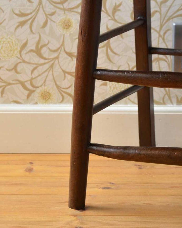 アンティークチェアの脚