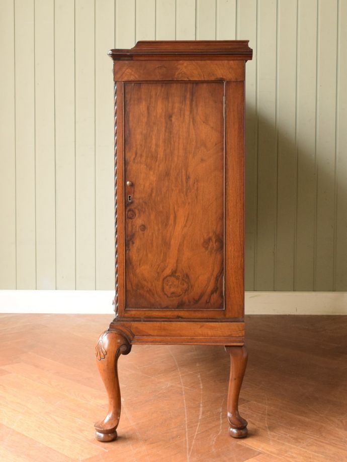 キャビネットの側面