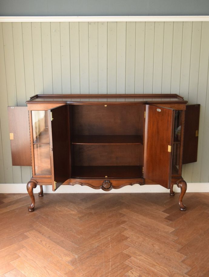 アンティークキャビネット扉の中