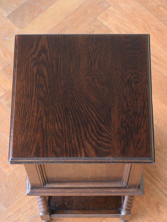 サイドキャビネットの天板