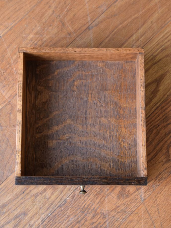 サイドキャビネットの引き出し