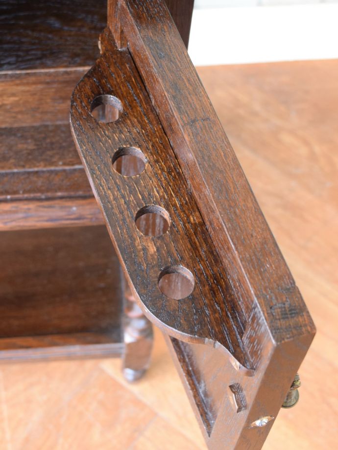 扉に付いています。