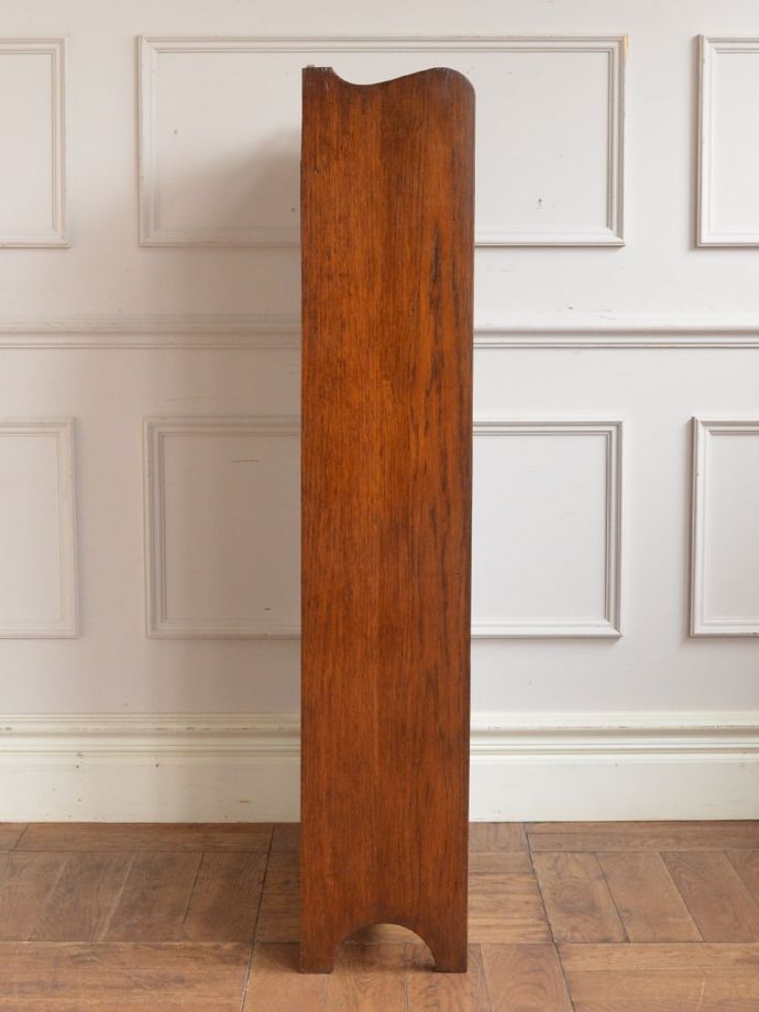 オープンシェルフの側面